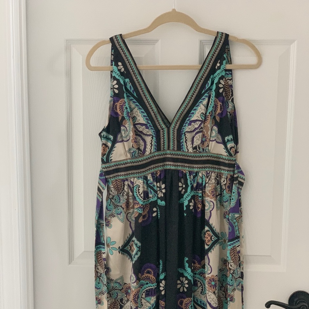 Paisley print V-neck silky empire-waist dress
